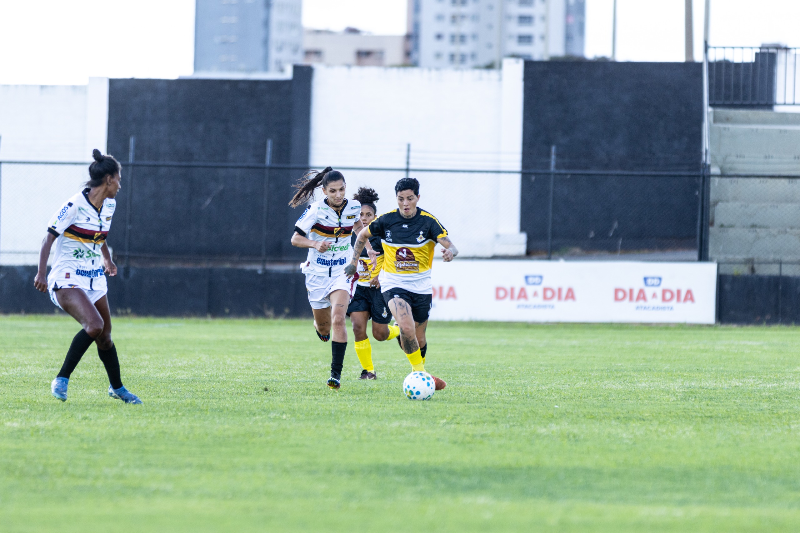 Atleta ficou 9 meses afastada do futebol