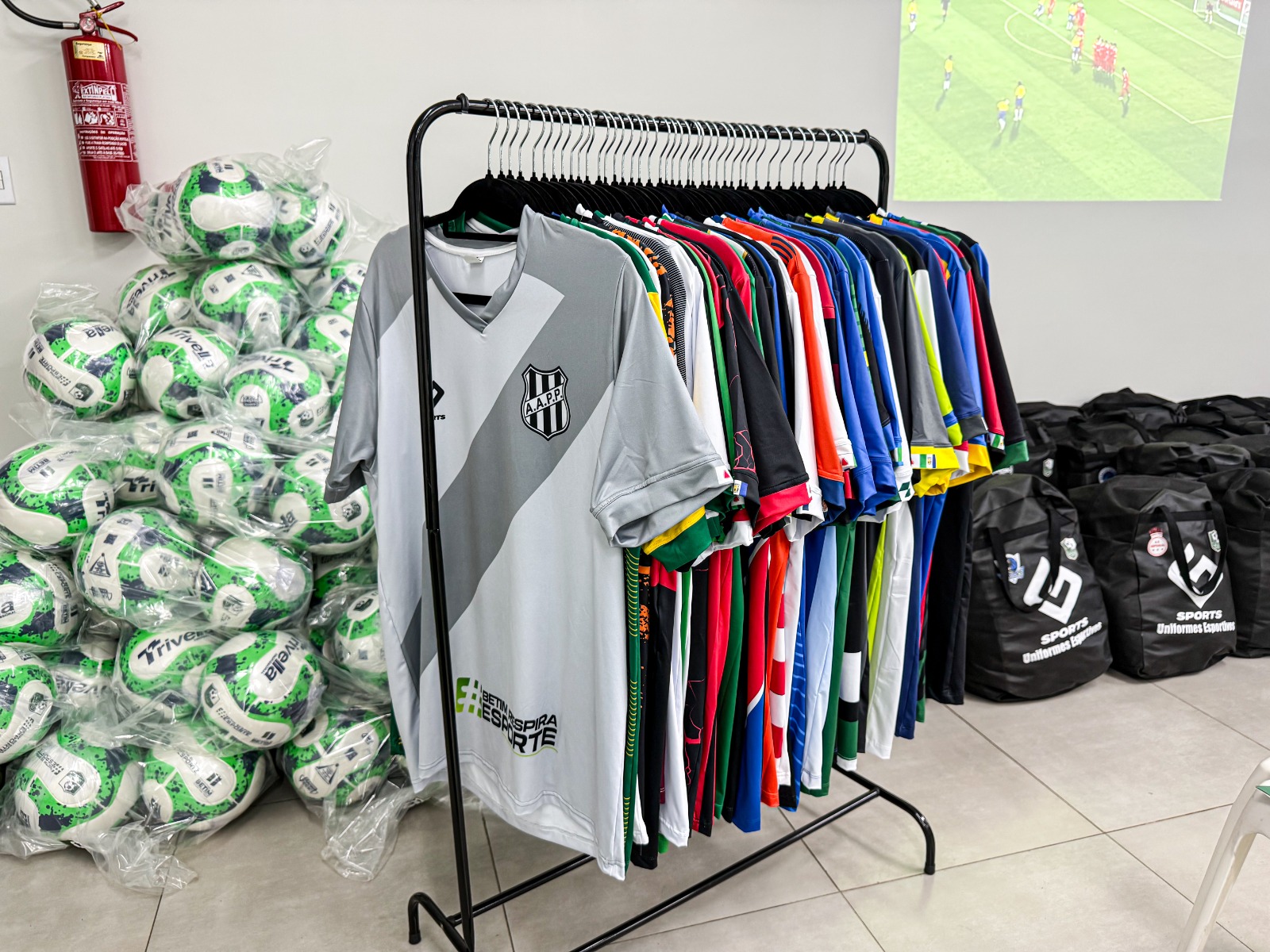 Nesta etapa, 40 equipes foram beneficiadas com os kits