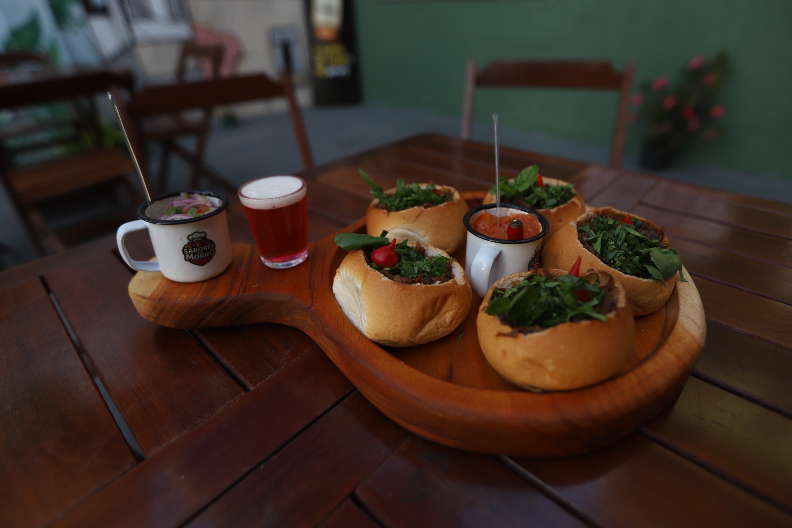 Rabada desfiada, queijo cremoso e o toque da cachaça com pimenta dedo-de-moça: prato criativo é aposta ousada do bar