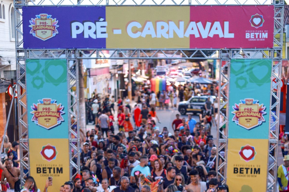 Dicas focam em como garantir que foliões curtam a festa, e evitem os sintomas desagradáveis do excesso no consumo de álcool