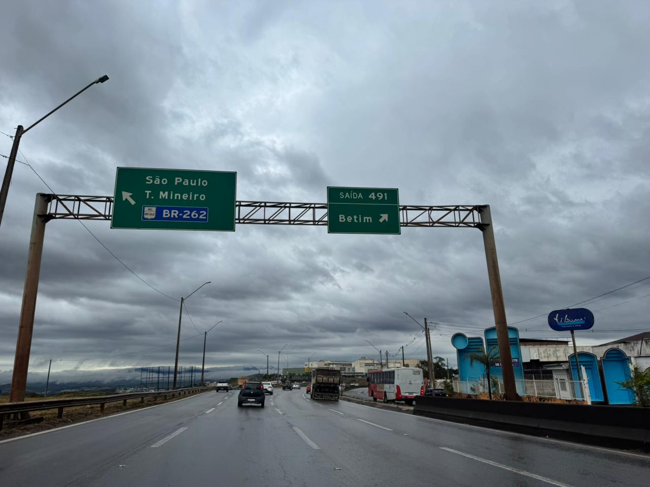Feriado do dia 15 será de céu nublado e com chuva ao longo de todo o dia