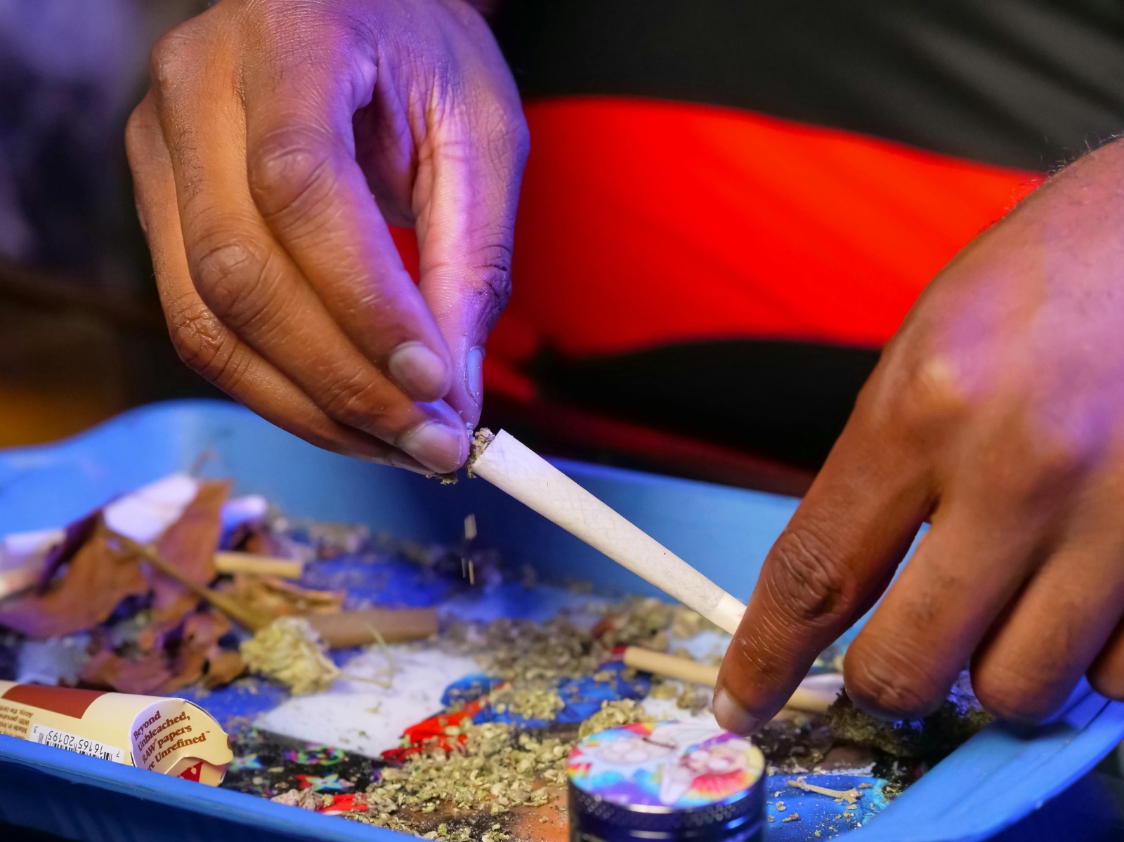 No Brasil, a Rede SUS registrou, somente em 2021, 400,3 mil atendimentos a pessoas com transtornos mentais e comportamentais devido ao uso de drogas e álcool