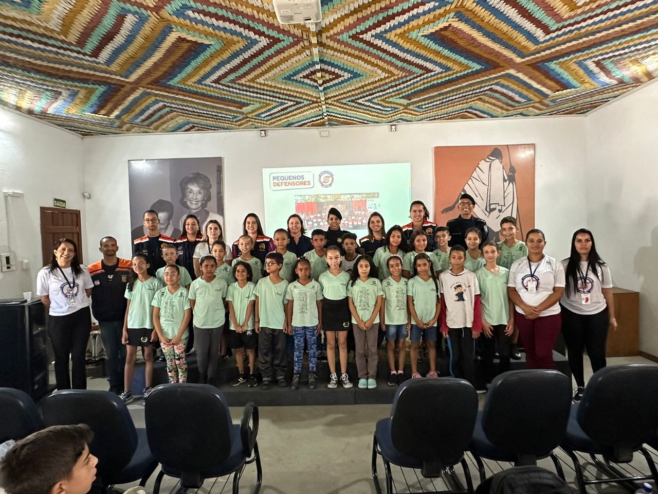 Cem alunos da Unidade Filhote, no bairro Laranjeiras, se tornaram os novos "Pequenos Defensores" da cidade