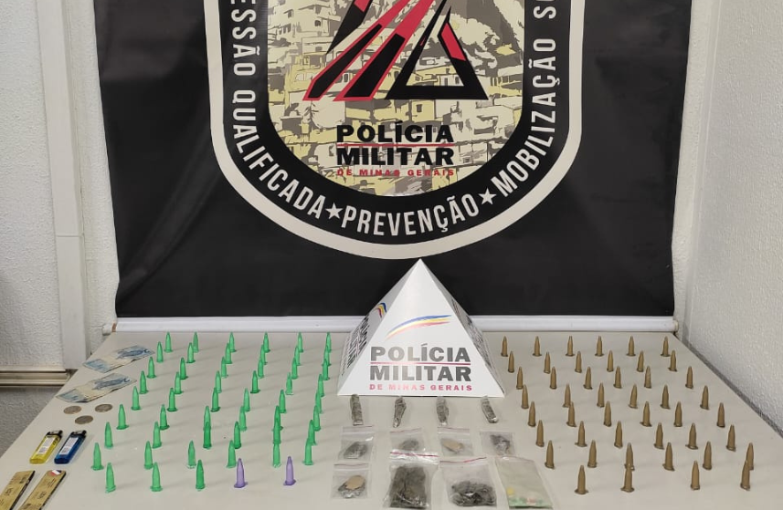 Homem e material foram levados para a delegacia de plantão da Polícia Civil