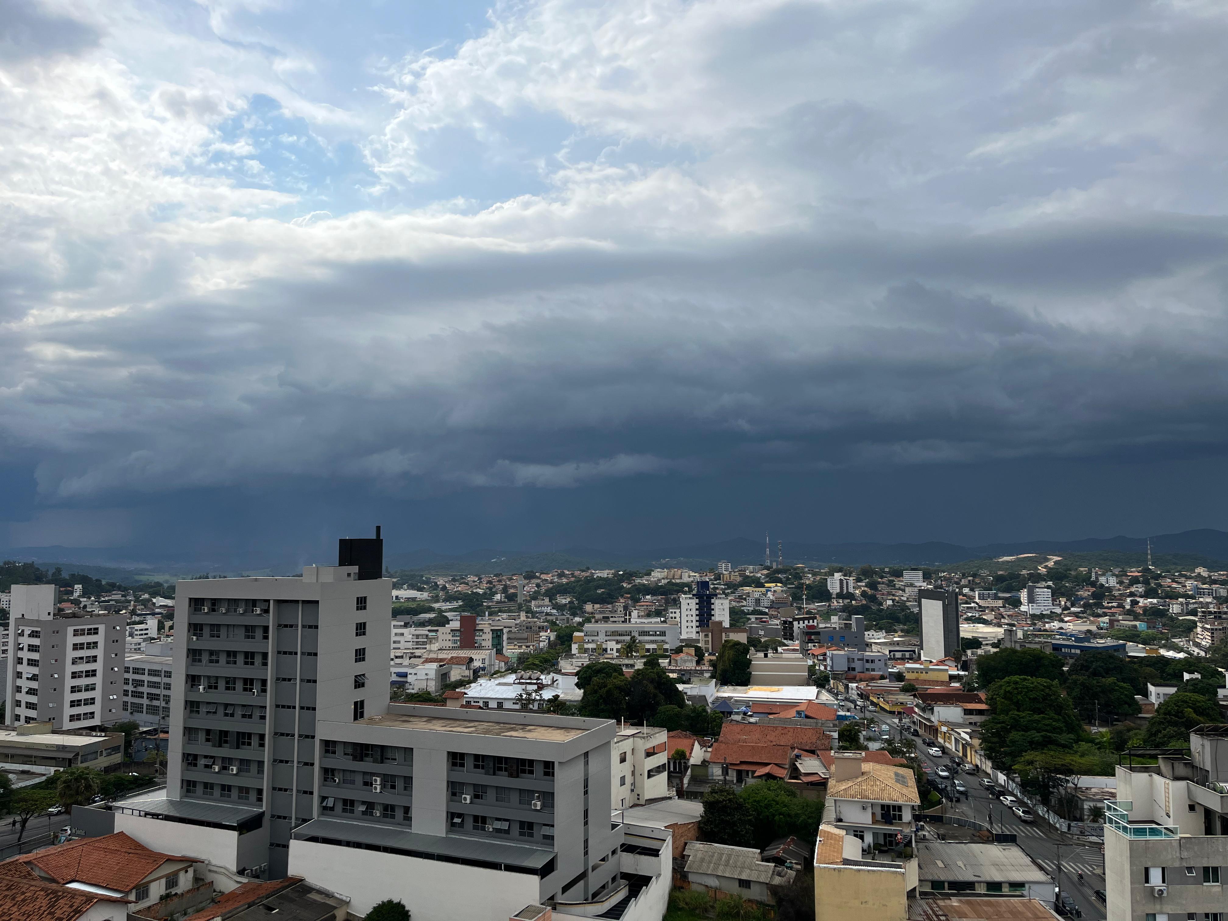 Nesta sexta-feira (29), duas ocorrências foram atendidas pela Defesa Civil no Vianópolis e no Marimbá 