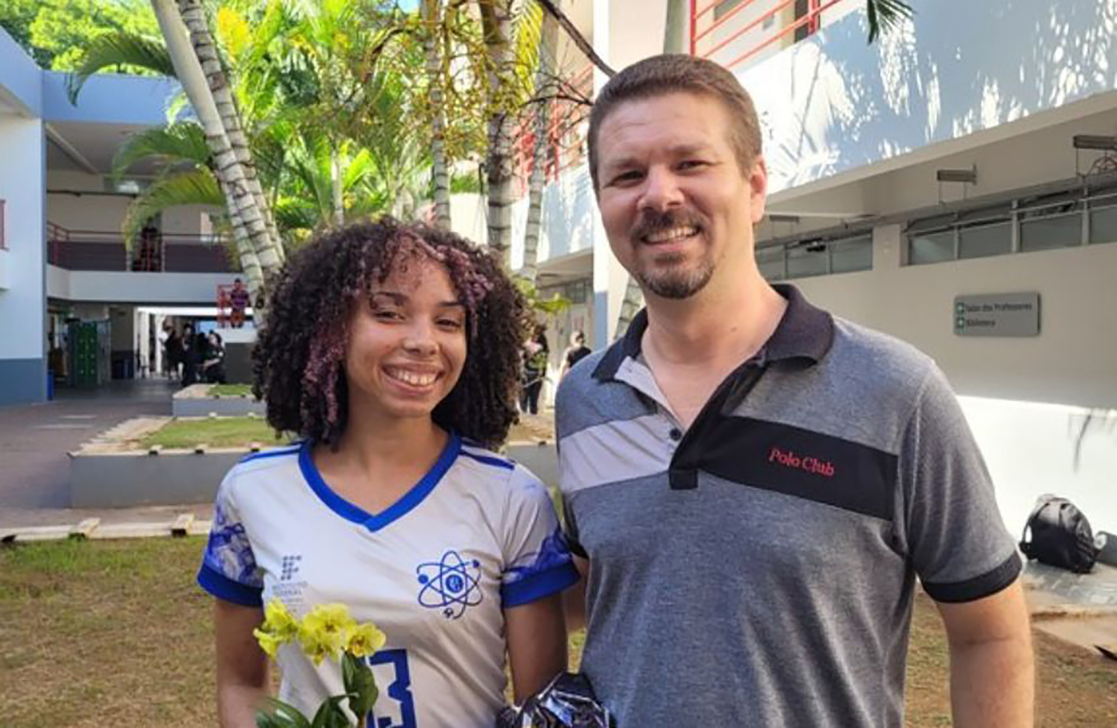  Bruna Caroline Pereira, do 2º ano do curso técnico integrado em Química foi orientada pelo professor Esdras Garcia Alves