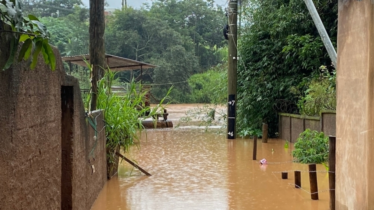 Cerca de 750 famílias moram na mancha de inundação do Rio Paraopeba, na Colônia Santa Isabel, no Citrolândia, em Betim 