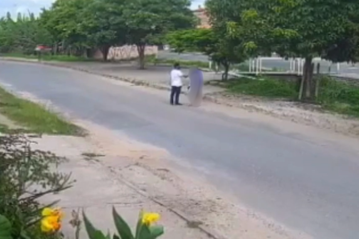 Vítima foi surpreendido enquanto andava na rua