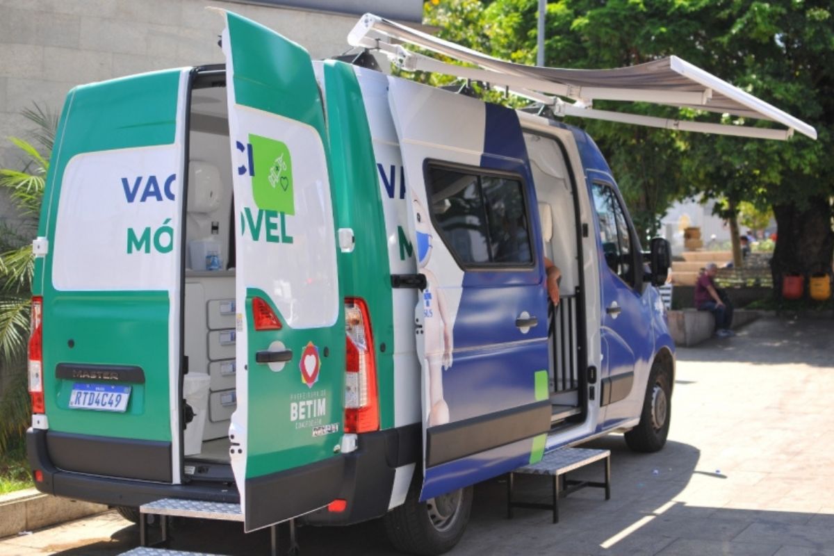 Posto-volante auxilia na vacinação da população