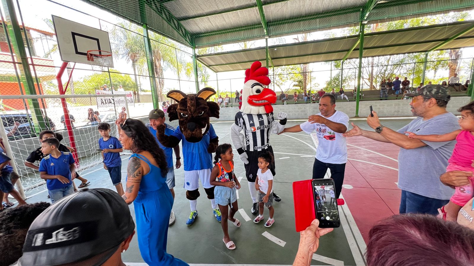 Reinauguração teve a presença dos mascotes dos times mineiros Atlético e Cruzeiro