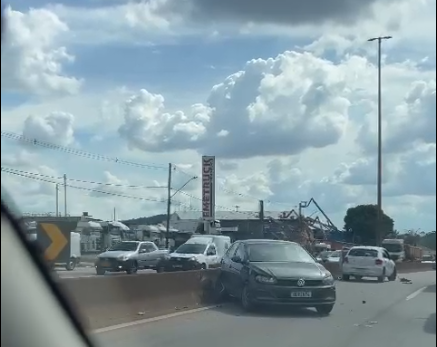 Acidente ocorreu na faixa esquerda da pista Sul da rodovia