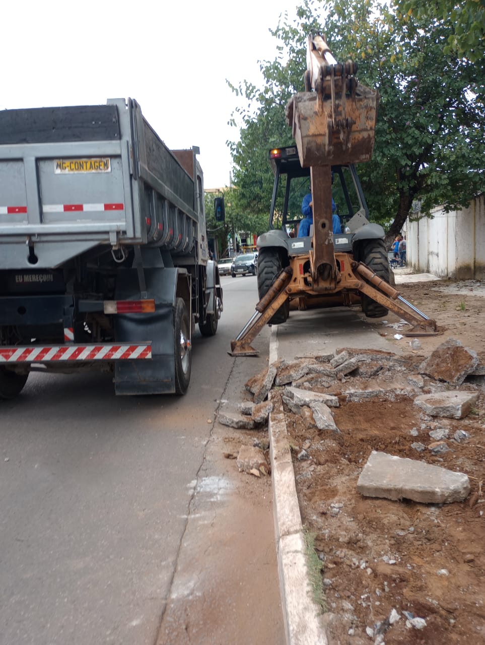 O projeto terá 130 metros de recuo para o estacionamento em três trechos da via