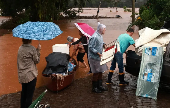 Estado que vem sendo fortemente atingido por tempestades e inundações desde o fim de abril, com inúmeros registros de estragos; já são milhares de desabrigados e desalojados, mais de 130 desaparecidos e, até o início da tarde desta terça-feira (7), 90 mortos