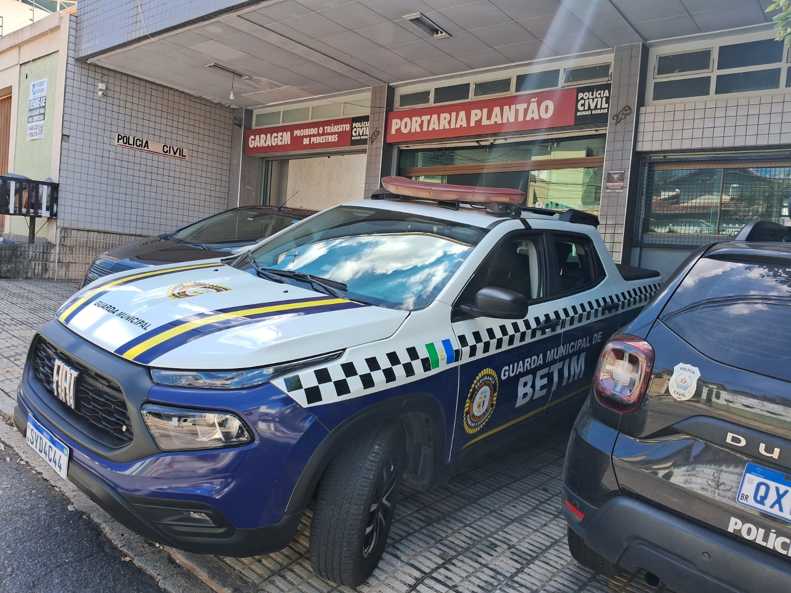 Após atendimento médico o suspeito foi conduzido à Delegacia de Plantão de Betim