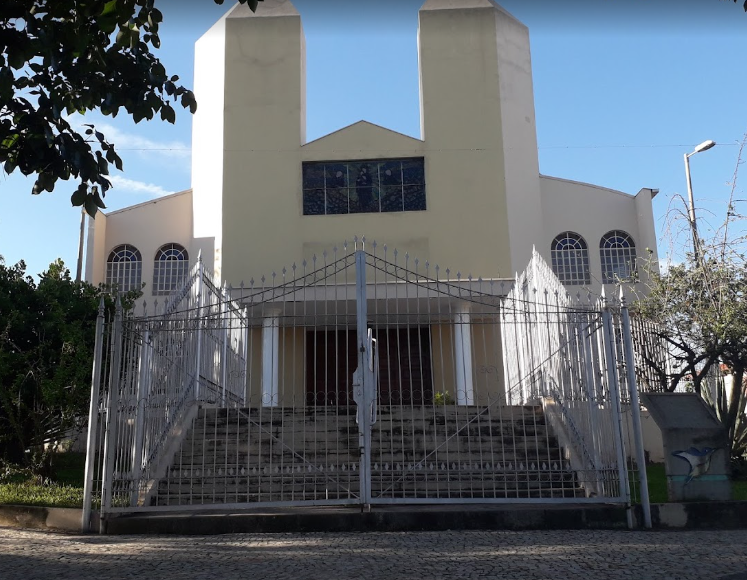 A Paróquia Nossa Senhora do Perpétuo Socorro fica na Praça Nossa Senhora do Perpétuo Socorro, no bairro Bom Retiro.