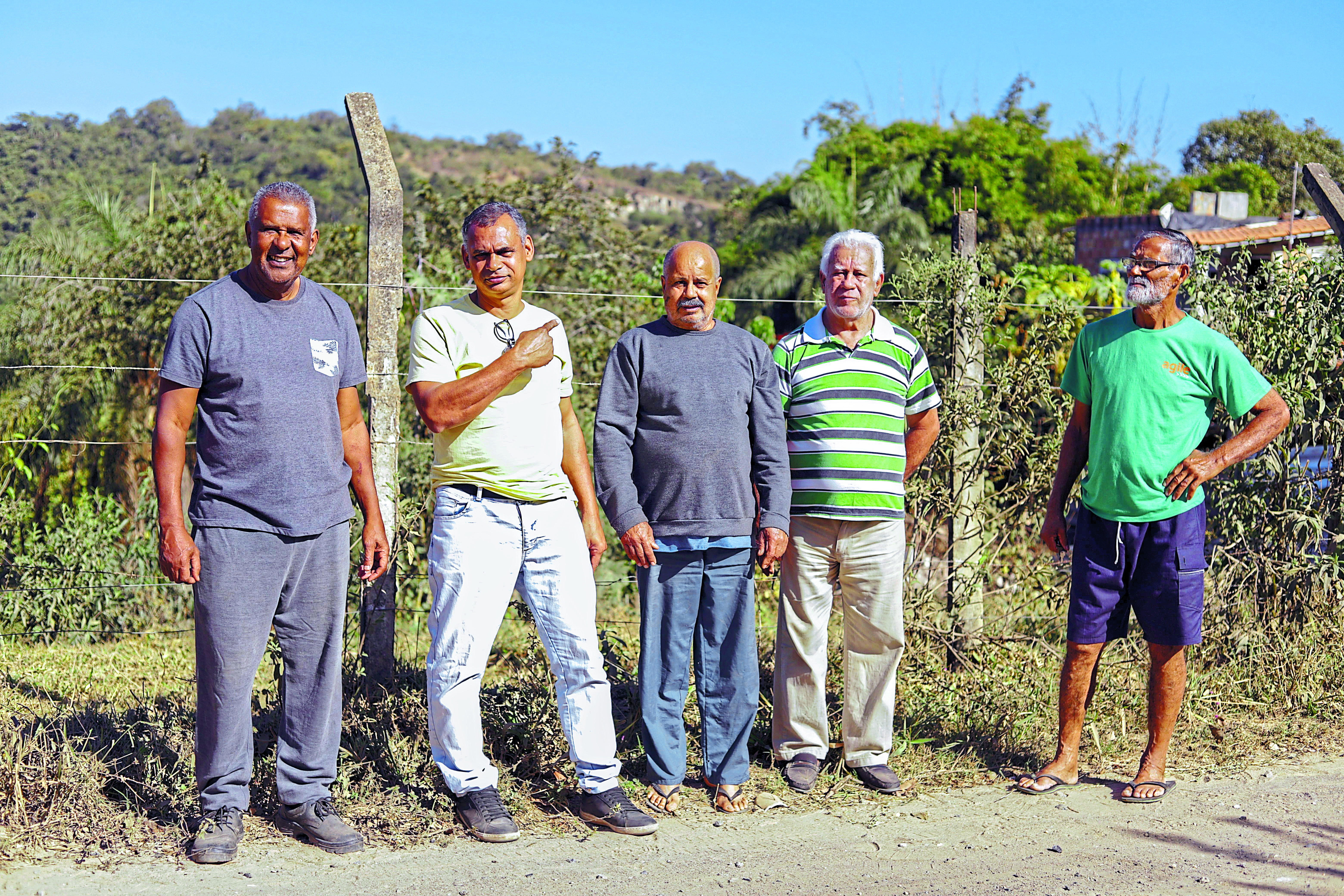  *** Local Caption *** BETIM / O TEMPO / 

Um pedido de reativação de uma pedreira localizada na Estrada Fazenda das Gorduras, no Bandeirinhas, em Betim, tem sido alvo de questionamentos por parte dos moradores do bairro, que afirmam que a retomada da extração de rochas para a produção de brita no local pelo empreendimento vai gerar uma série de impactos sociais e ambientais na região.

Josilene Vieira