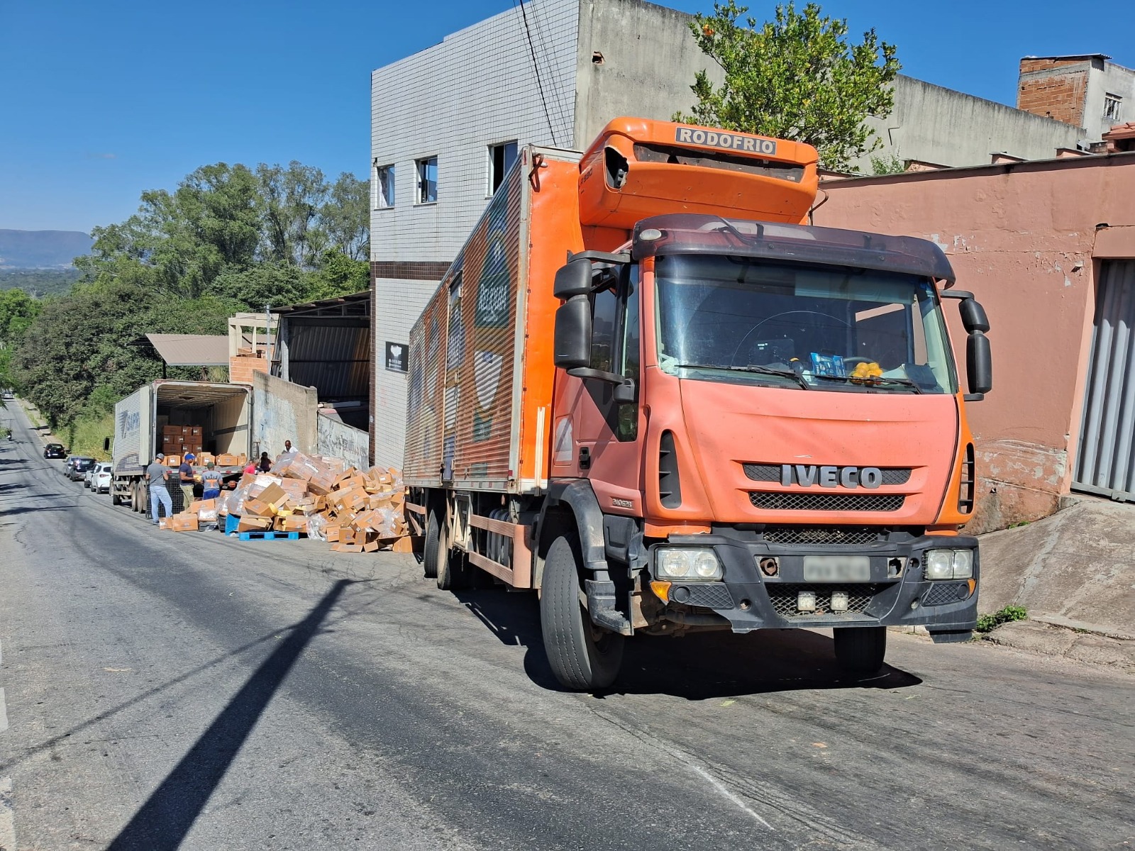 O caminhão estava carregado com aproximadamente 13.000 kg de queijo