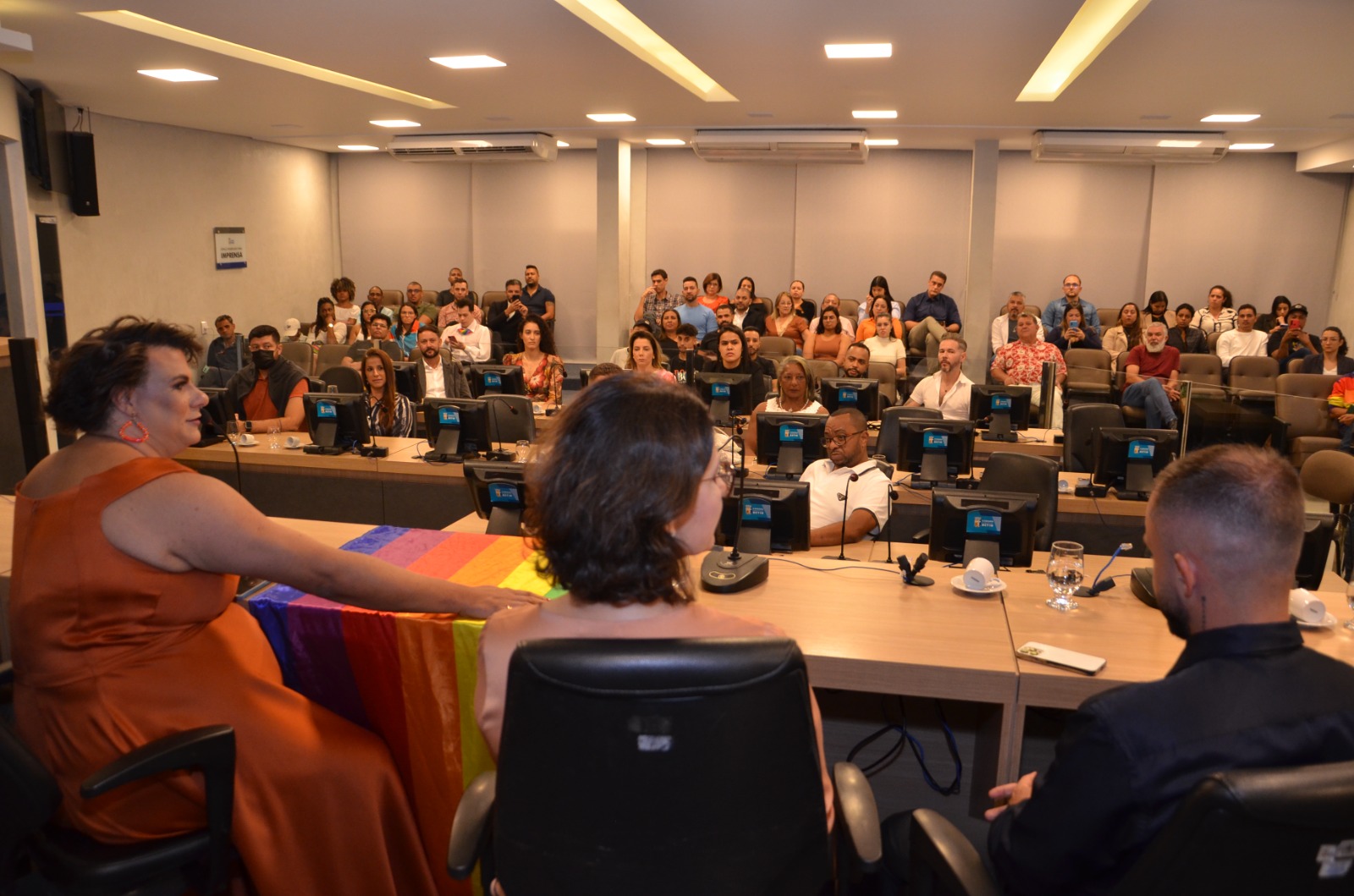 O auditório da Câmara Municipal de Betim sediou a entrega do 12º Prêmio de Direitos Humanos LGBTQIAPN+ reconhecendo ativistas e apoiadores da causa LGBT
