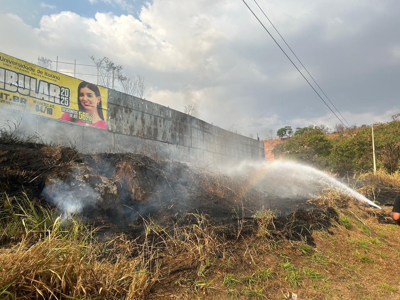 Testemunhas relataram aos guardas que o suspeito iniciou as chamas