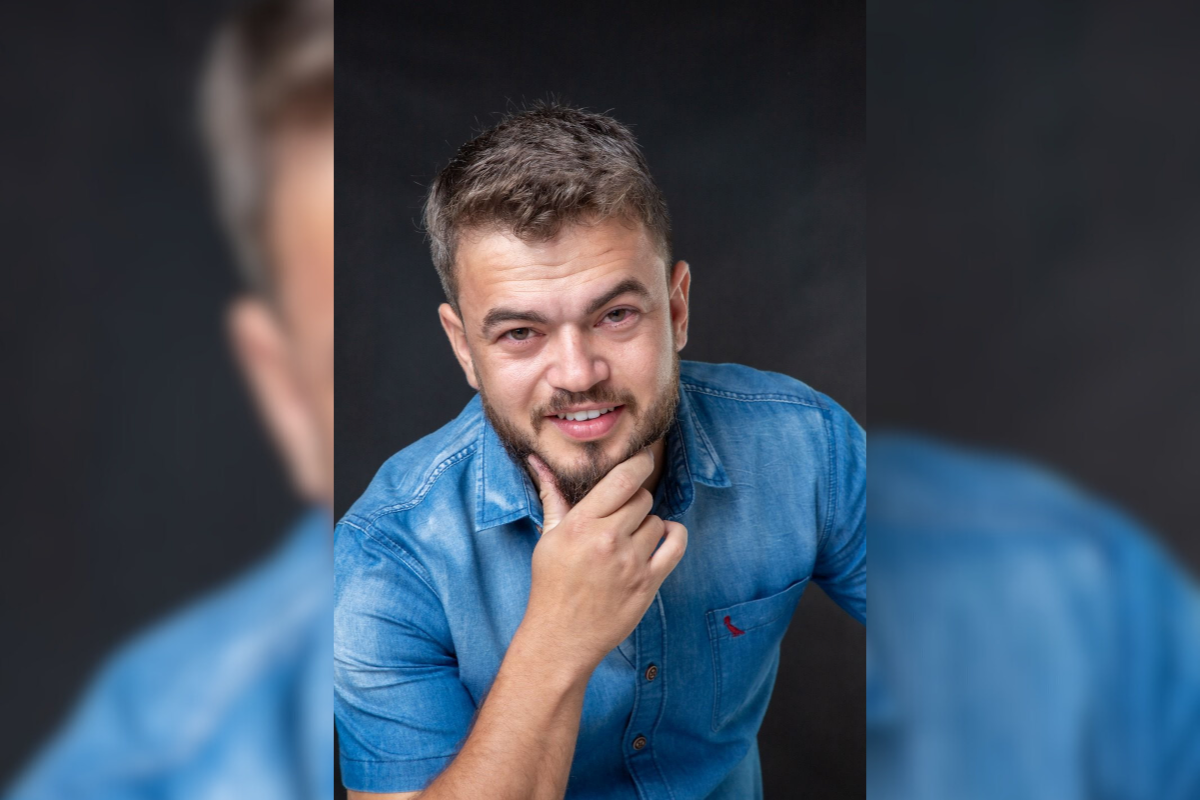 Dênis foi encontrado dentro do próprio veículo já sem vida após se sentir mal