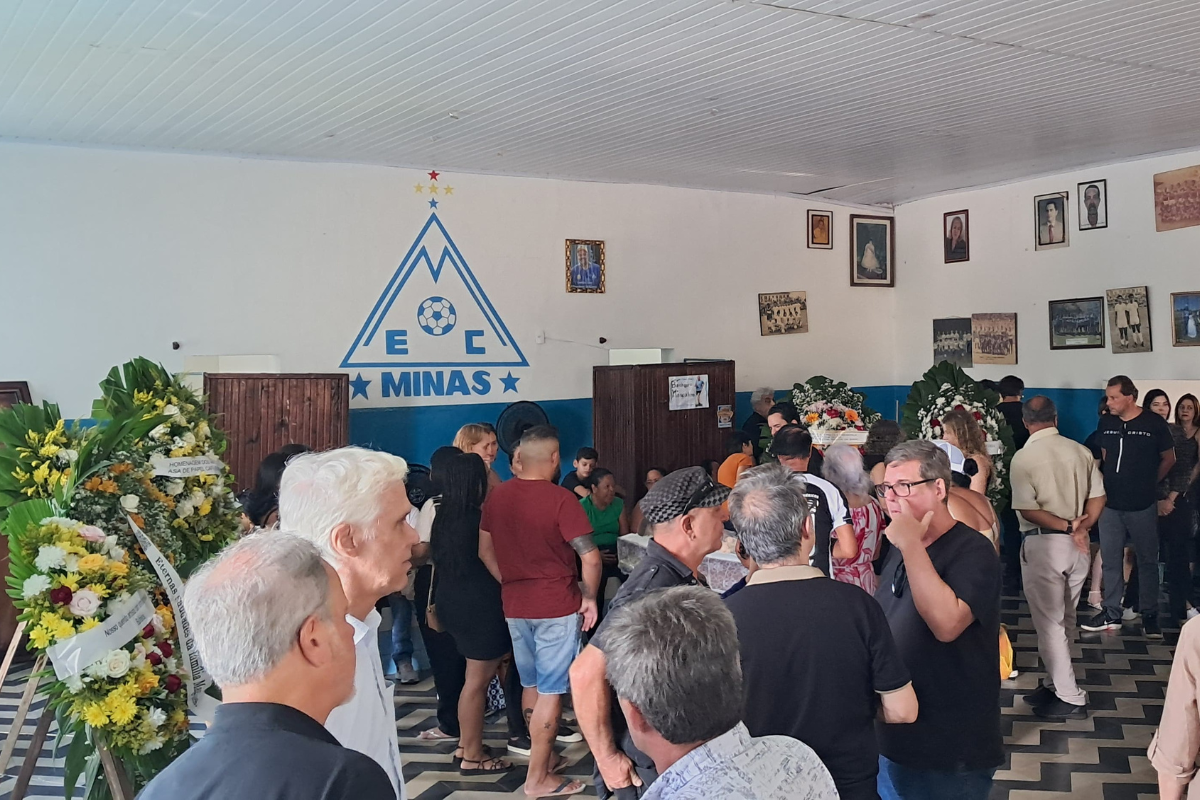 O velório, realizado na sede do Minas Esporte Clube, na Colônia Santa Izabel, contou com a presença de artistas como Fernanda Takai e Chico Lobo, além de outros nomes da cultura mineira