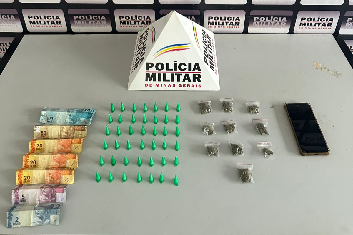 Durante abordagem, agentes encontraram com o indivíduo 42 pinos de cocaína, 10 buchas de maconha e R$ 217