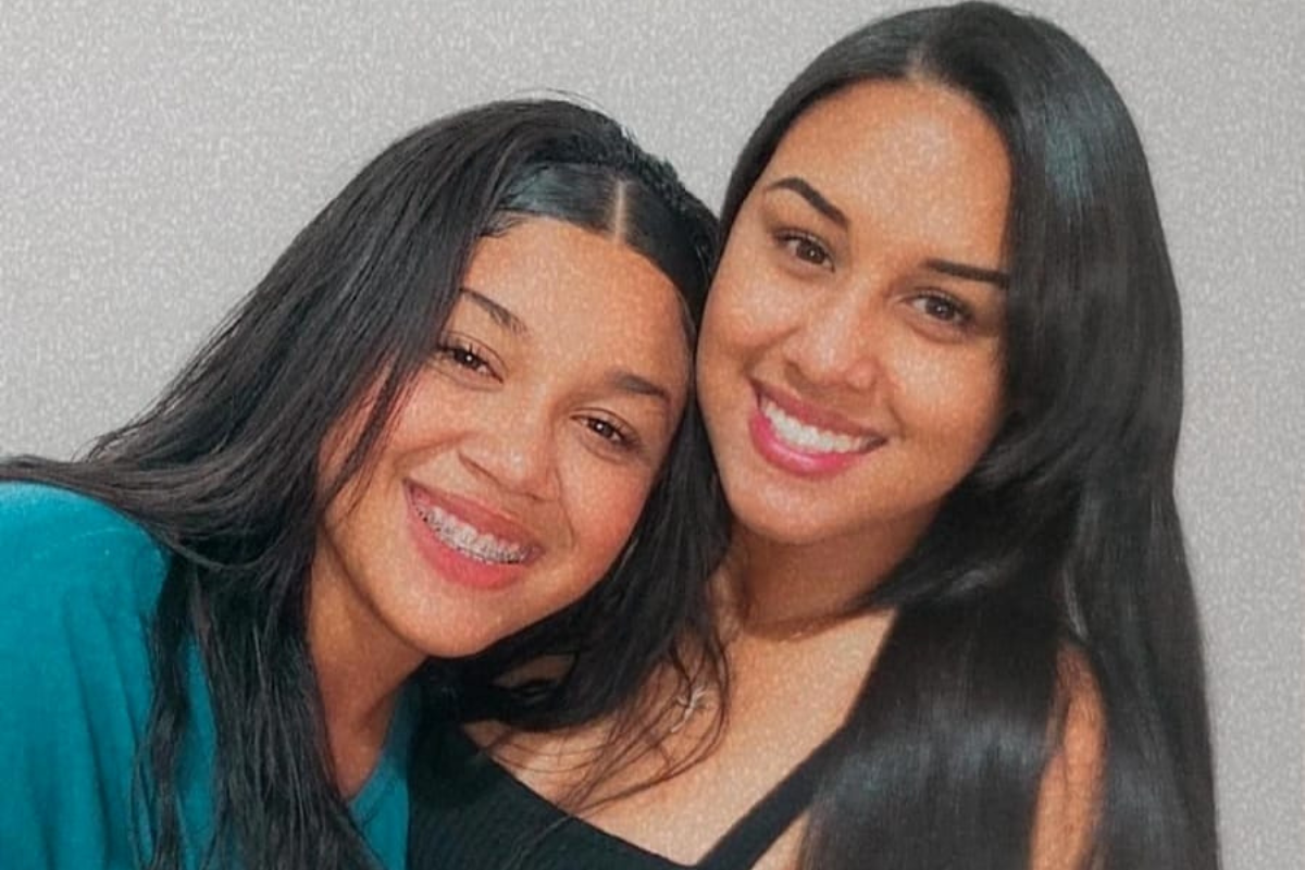 Natyelle (à esquerda) e Isabelle: irmã mais velha foi quem notou crescimento rápido e desigual dos seios da adolescente