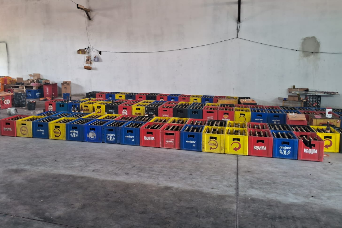 Polícia Militar encontrou 148 engradados com 3.412 garrafas 