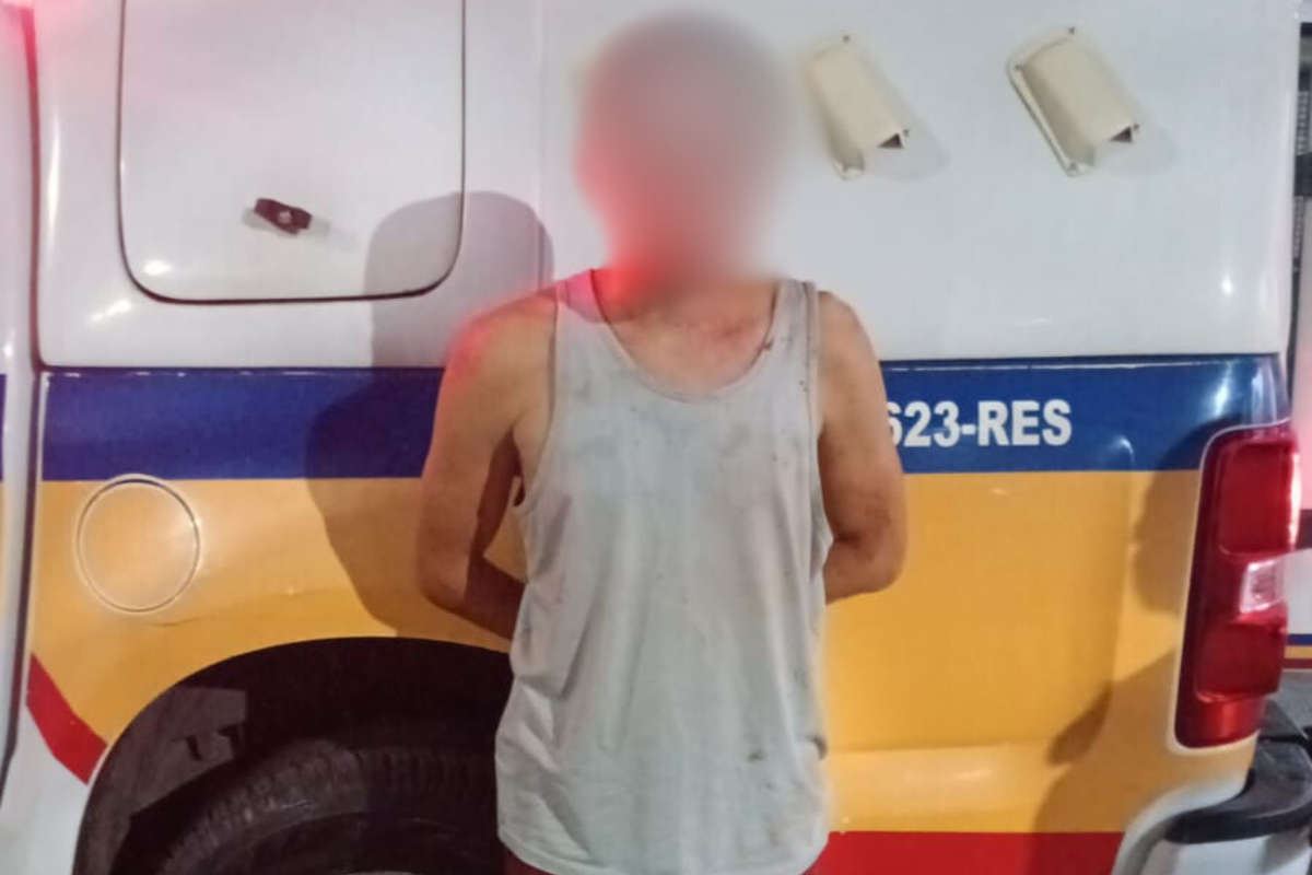 Quando os militares chegaram, o homem já estava imobilizado pelo proprietário e por outros funcionários