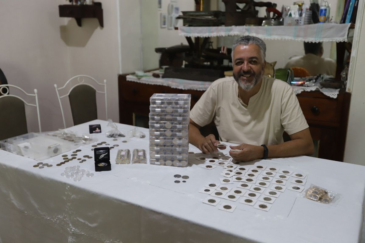 João Bosco de Miranda, de 62 anos, começou a guardar moedas e cédulas há cerca de quatro décadas