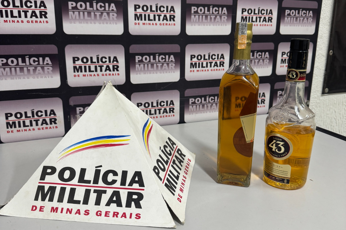 Durante a vistoria, foi constatado que uma garrafa de uísque da marca Gold Label apresentava rótulo falso, e uma garrafa do produto Licor 43 tinha indícios de descaminho, por não possuir número de importador