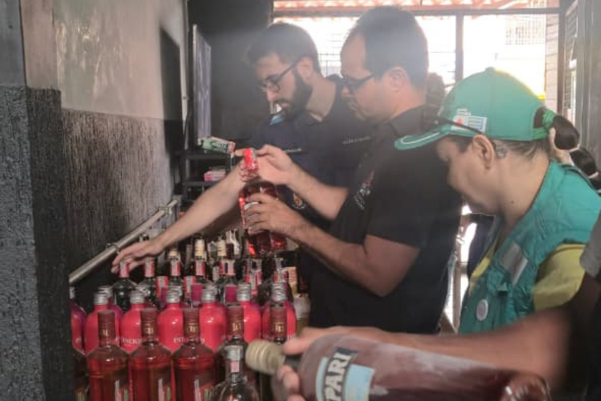 Durante a operação, três locais — entre distribuidoras, adegas e empórios — foram fiscalizados nos bairros Laranjeiras, Niterói e São João