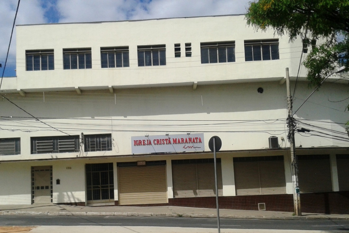 No município, a Igreja Central está localizada na avenida Bandeirantes, 120, no bairro Chácaras
