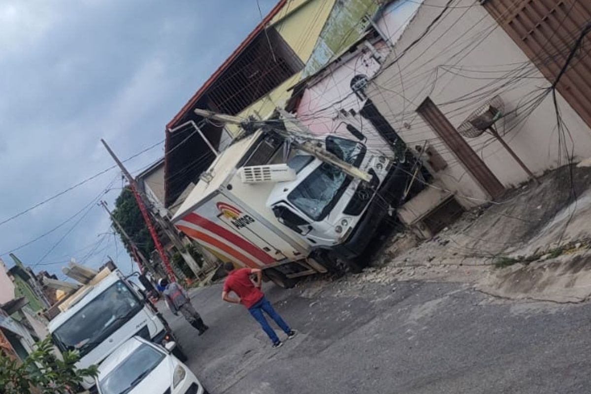 Carga estava a caminho de um supermercado atacarejo em Contagem