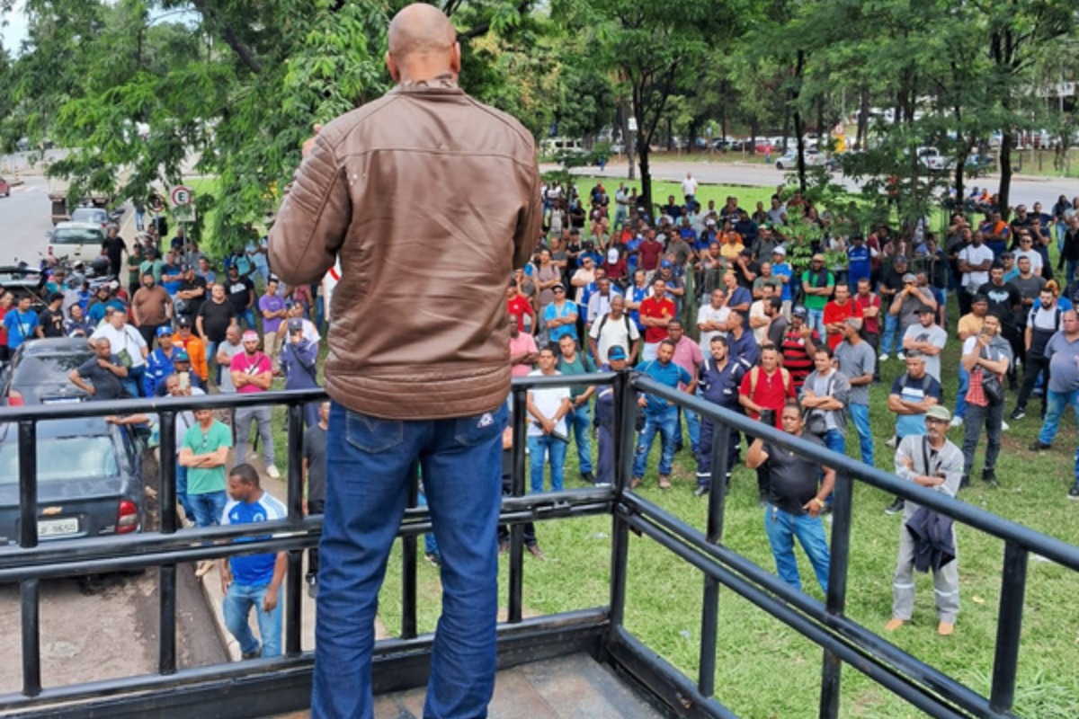 Representante do Sitramonti-MG informou aos trabalhadores, nesta segunda (24/11), as definições do acordo feito com TRT e a refinaria