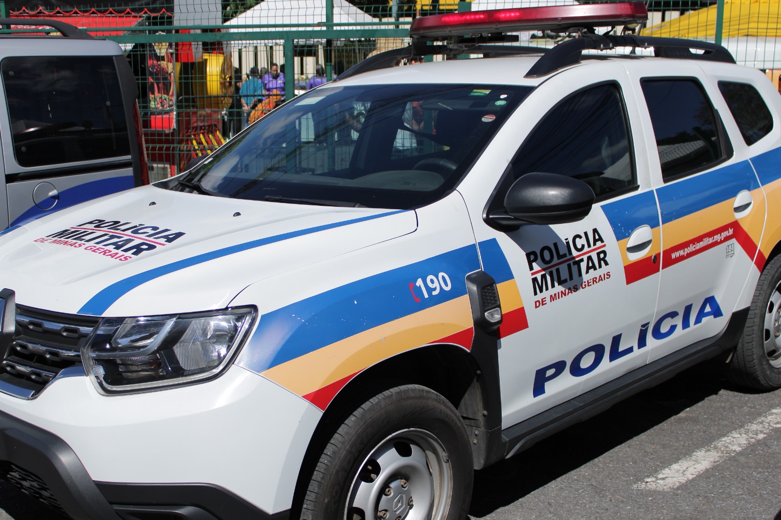 De acordo com relato de testemunha à Polícia Militar, a vítima é usuária de drogas