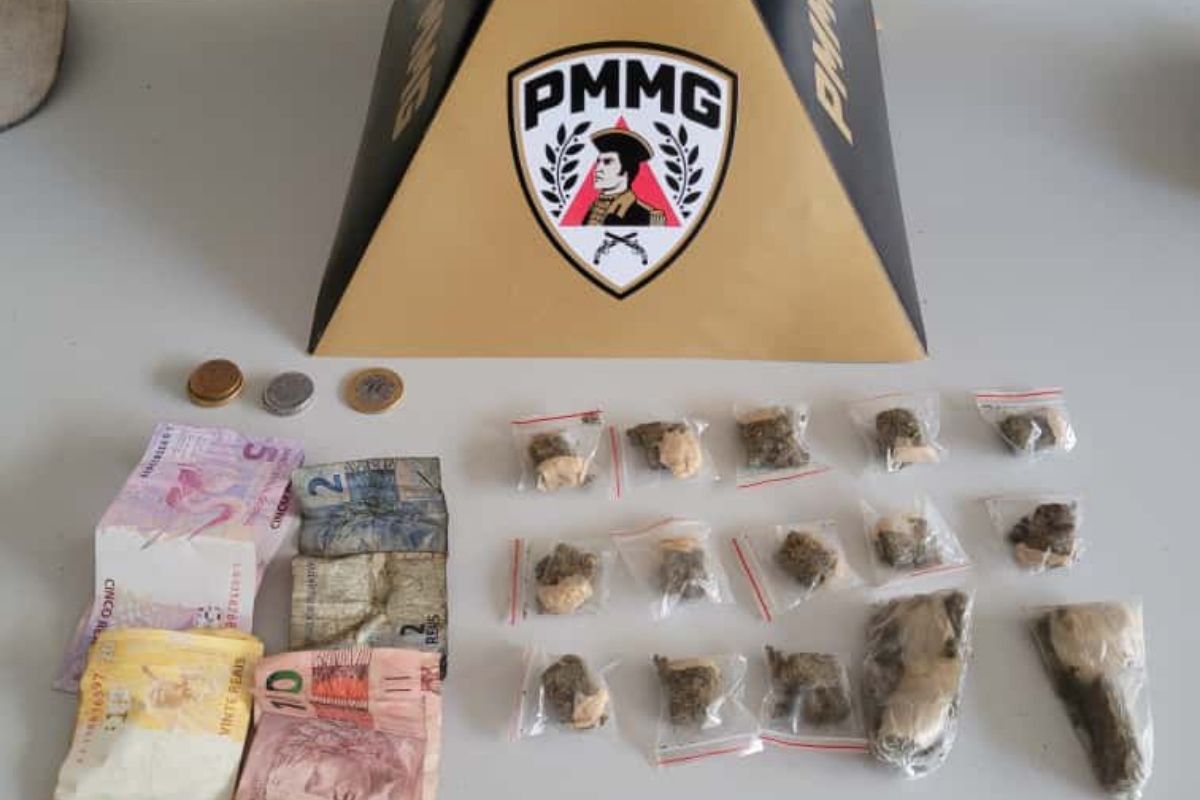 Itens foram apreendidos durante patrulhamento na Rua Orlandina A. Guimarães, nas proximidades da linha férrea