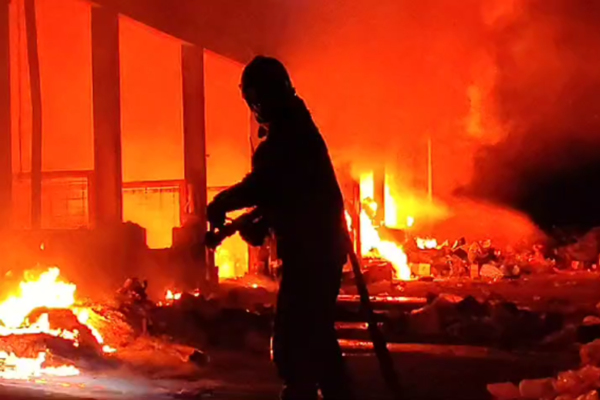Chamas destruíram todo o maquinário da associação