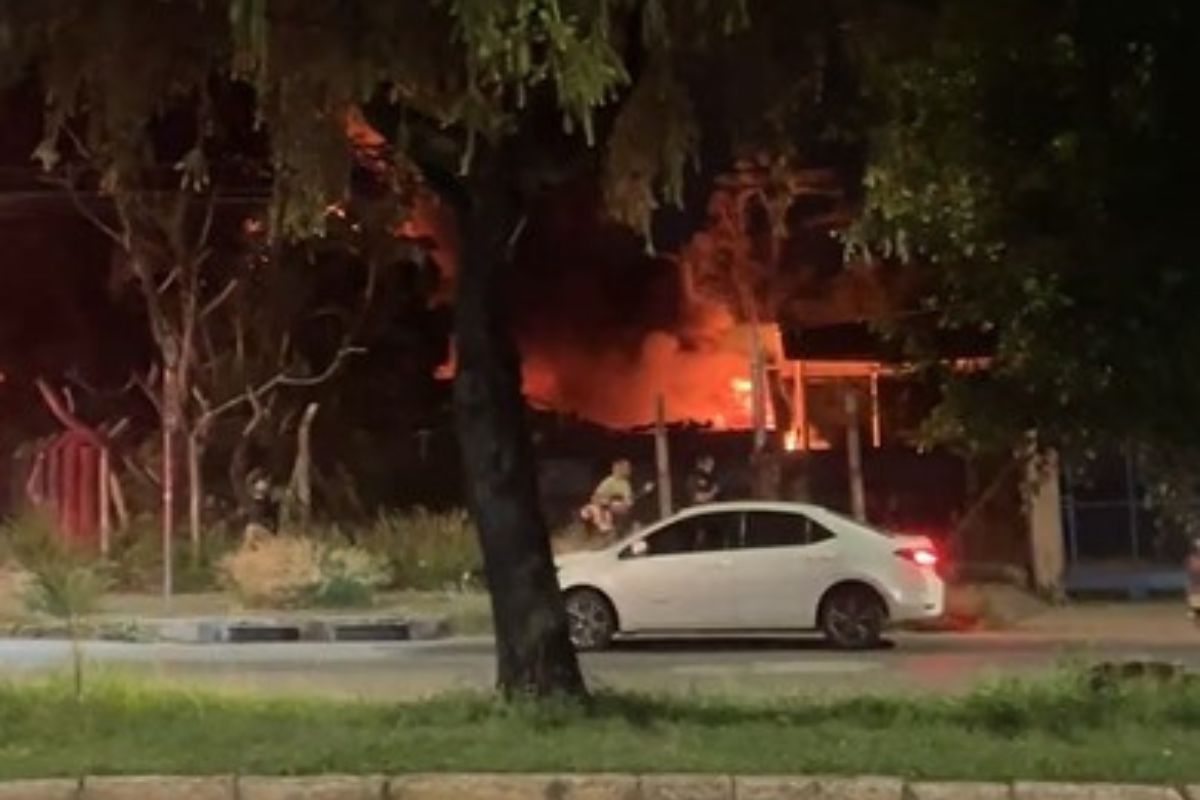 Moradores relatam escutar o barulho de explosões do local
