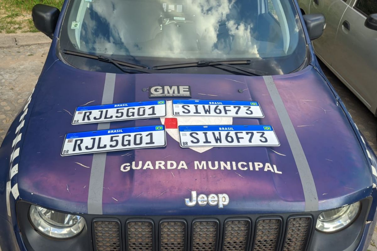 Garagem alugada é suspeita de ser utilizada para adulteraçãode veículos; quatro placas clonadas foram encontradas no local 