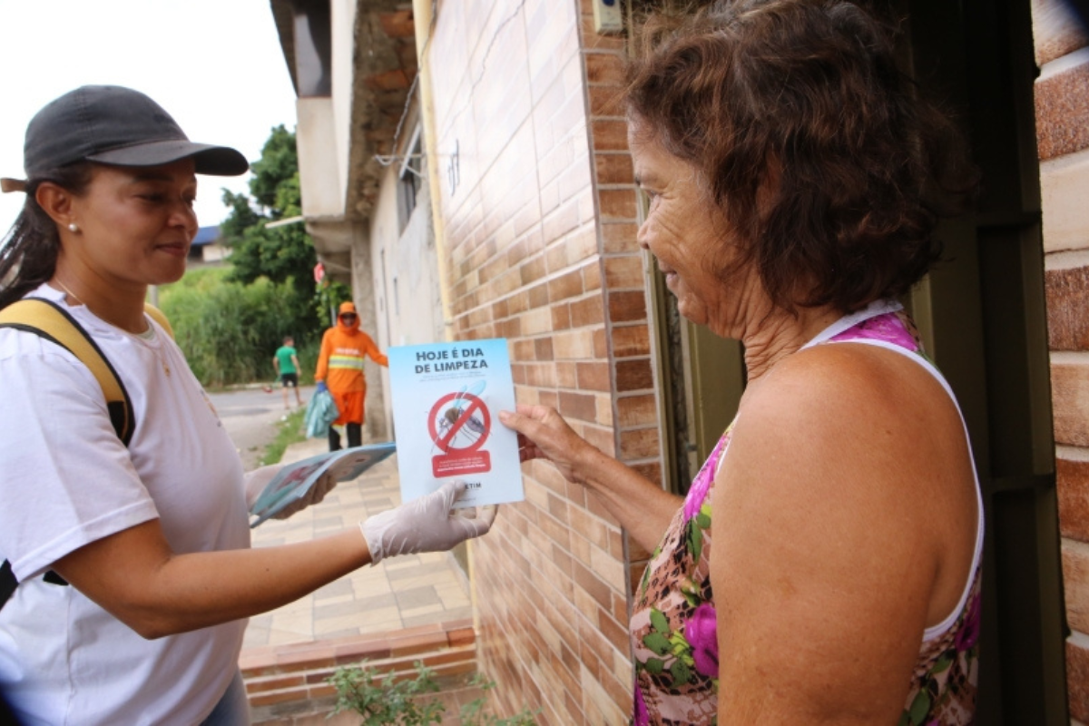 Agentes de combate a endemias estão percorrendo imóveis para conscientizar moradores