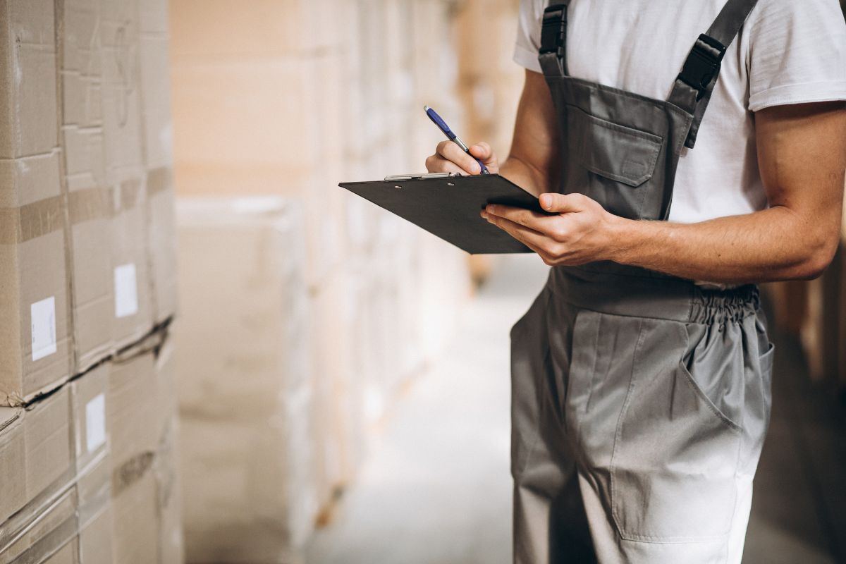 Destaque para o cargo de auxiliar de depósito, que abriu cem vagas de trabalho