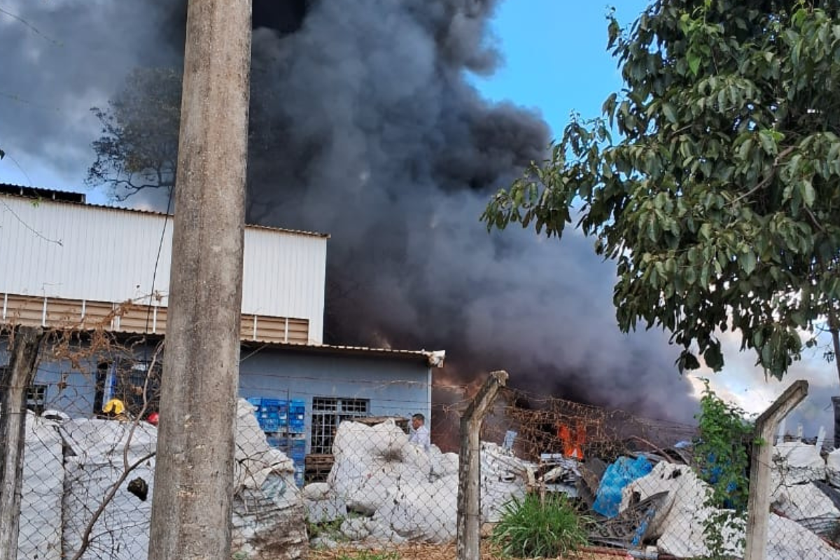 Segundo os bombeiros, não há vítimas
