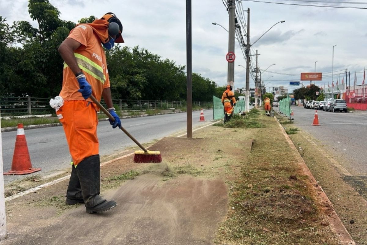 Cinco equipes da Ecos vão aparar a vegetação na calha do rio Betim