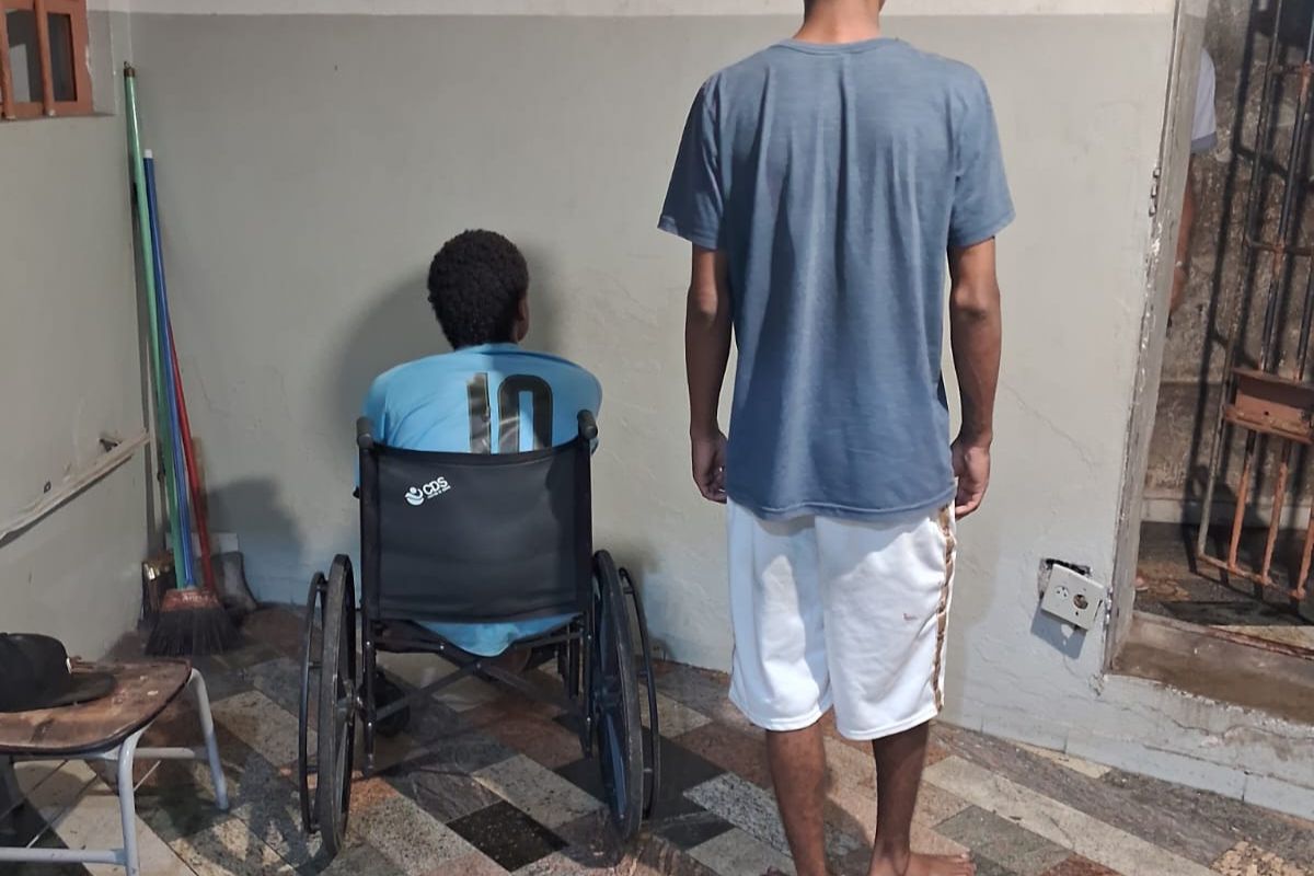 Suspeitos e o material recuperado, bem como a faca usada nos crimes, foram encaminhados para a Delegacia Regional de Betim
