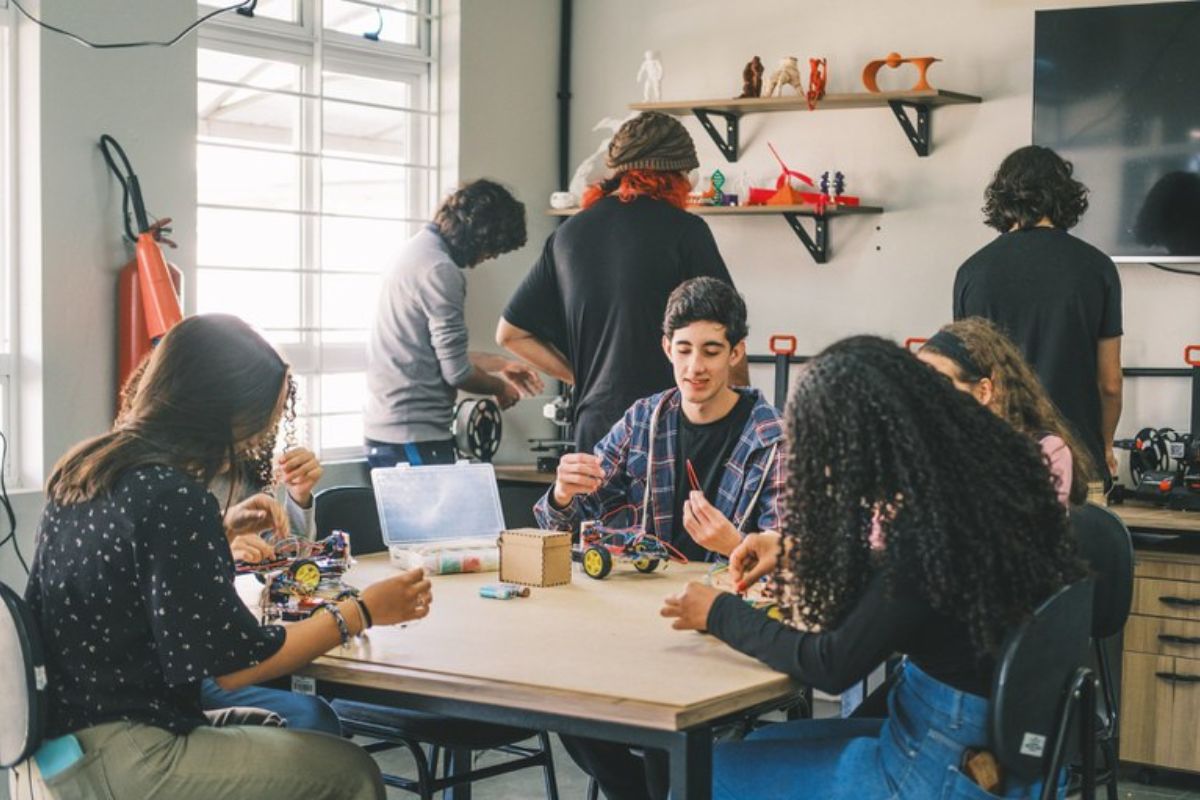 Programa investe R$ 100 milhões na implantação de mil laboratórios maker em todo o país