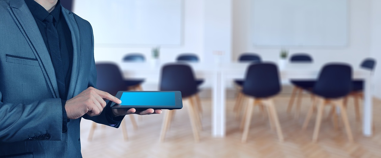 Entre as oportunidades estão as para vendedor externo, analista de recursos humanos, analista de suporte e assistente administrativo