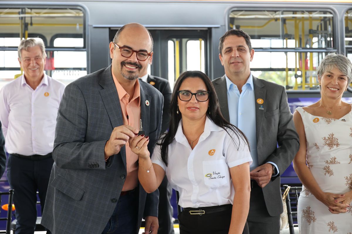 Entrega da nova frota ocorreu em solenidade realizada no ginásio poliesportivo, em Betim, nesta segunda (7), e contou com a presença do vice-governador de Minas, Mateus Simões, e do prefeito de Betim, Heron Guimarães
