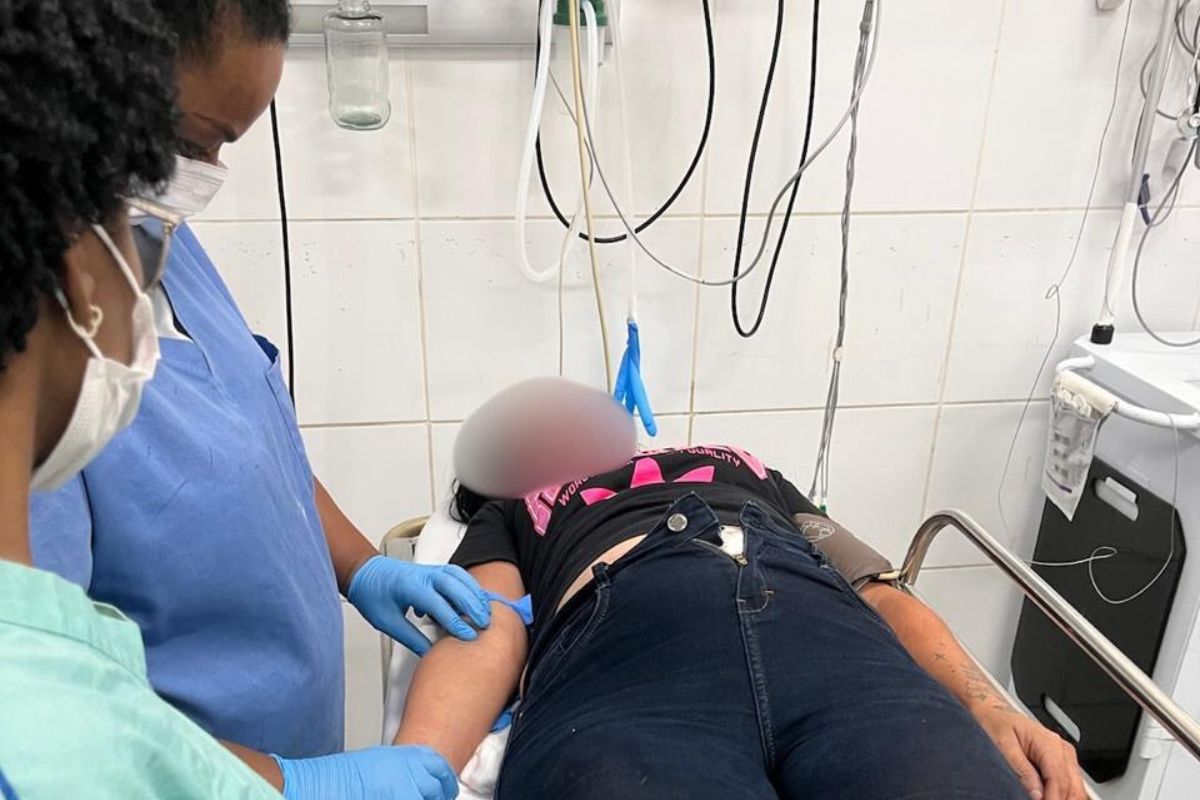 Vítima assou por avaliação das equipes de cirurgia geral, neurocirurgia e ortopedia do Hospital Público Regional 