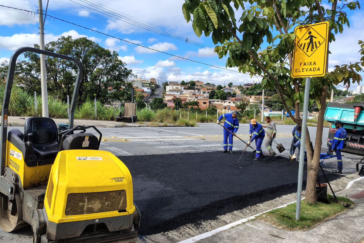 As travessias elevadas têm como objetivo facilitar a travessia de pedestres, promovendo maior visibilidade e redução de velocidade dos veículos em Betim. 